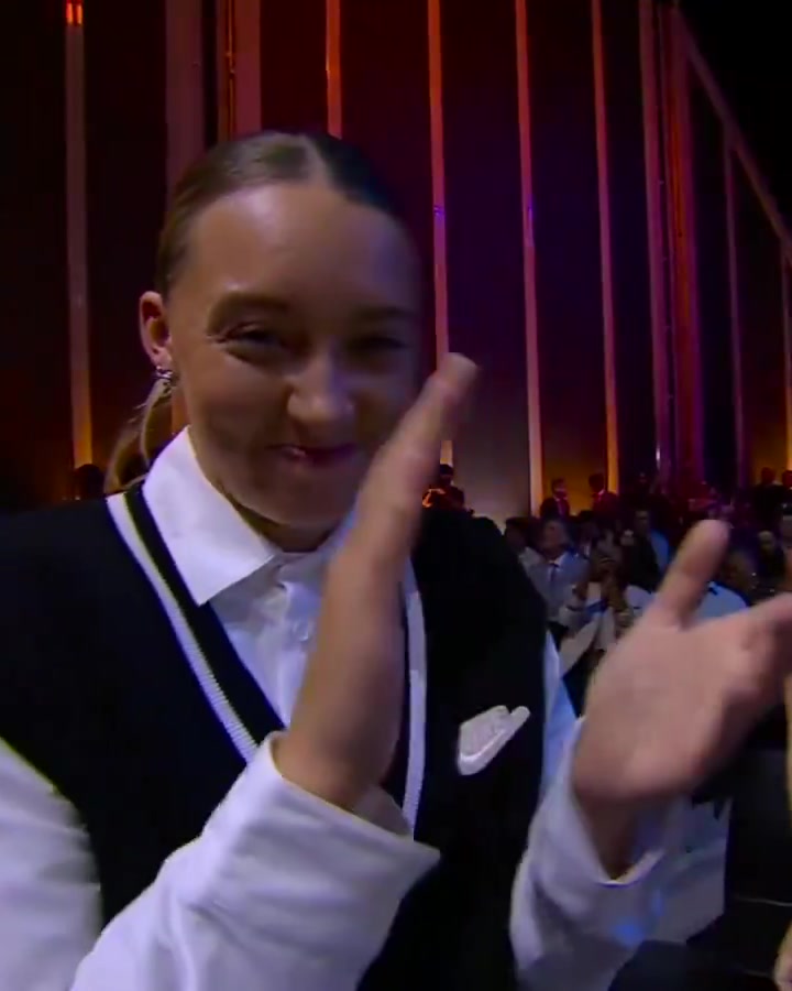 【实战片段】当阿齐·福德被飞翼⚾用状元签选中时，女友佩奇兴奋