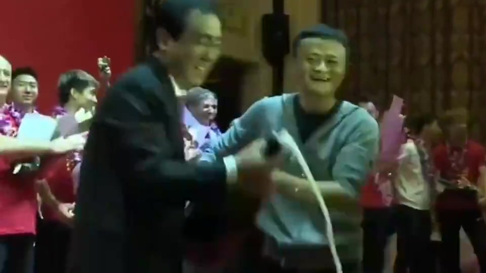 [体育视频]许家印那年和马云欢声笑语地喷香槟，而后欠的债前无