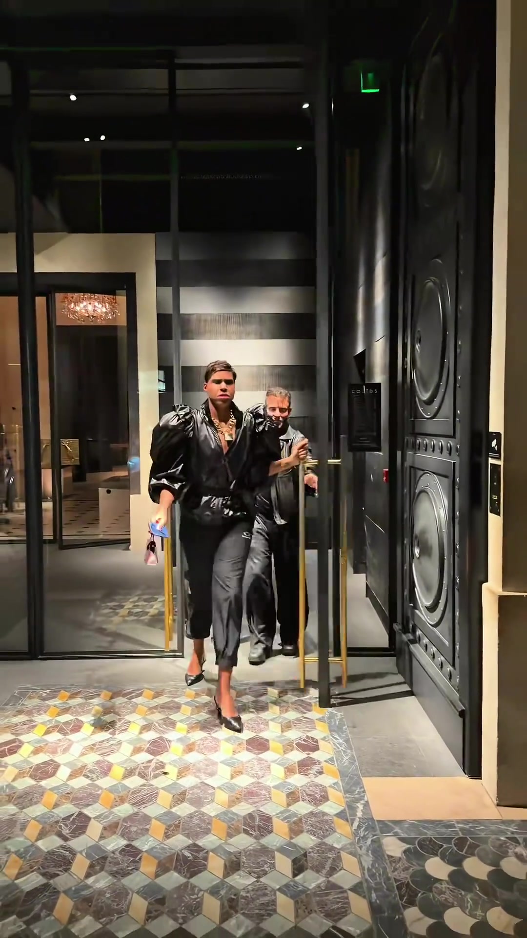 [集锦]湖人名宿魔术师之子EJ跑完秀场后独自离开，真的好..