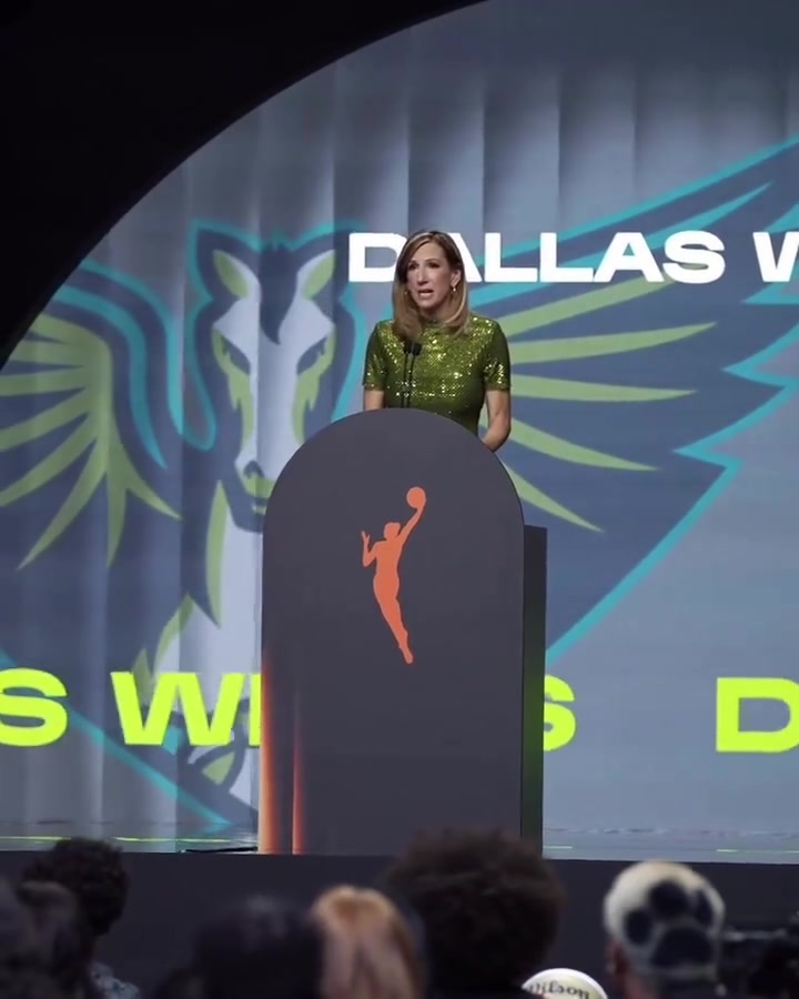 【球迷看点】WNBA新科状元阿齐·福德与佩奇布克斯达斯斯聚首