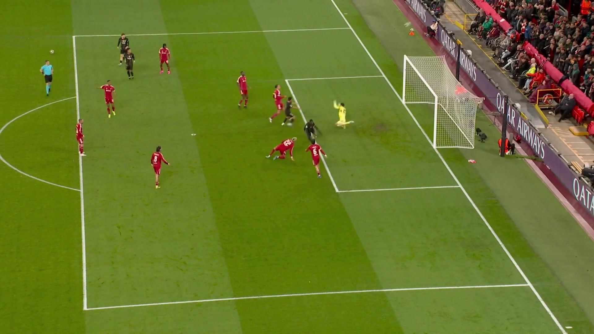 用力过猛！巴黎边线球快发，登贝莱直面门将半转身射门打高