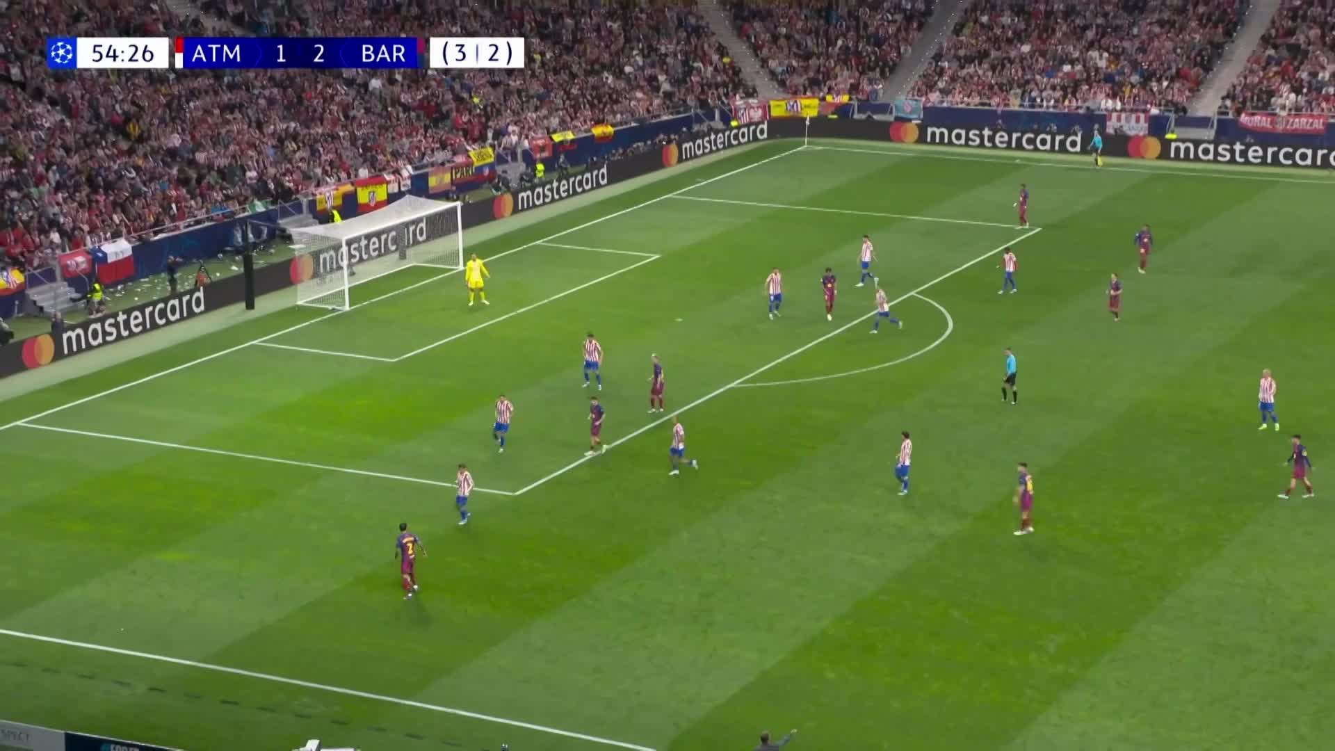 进球无效！加维射门被挡，费兰补射破门但越位在先