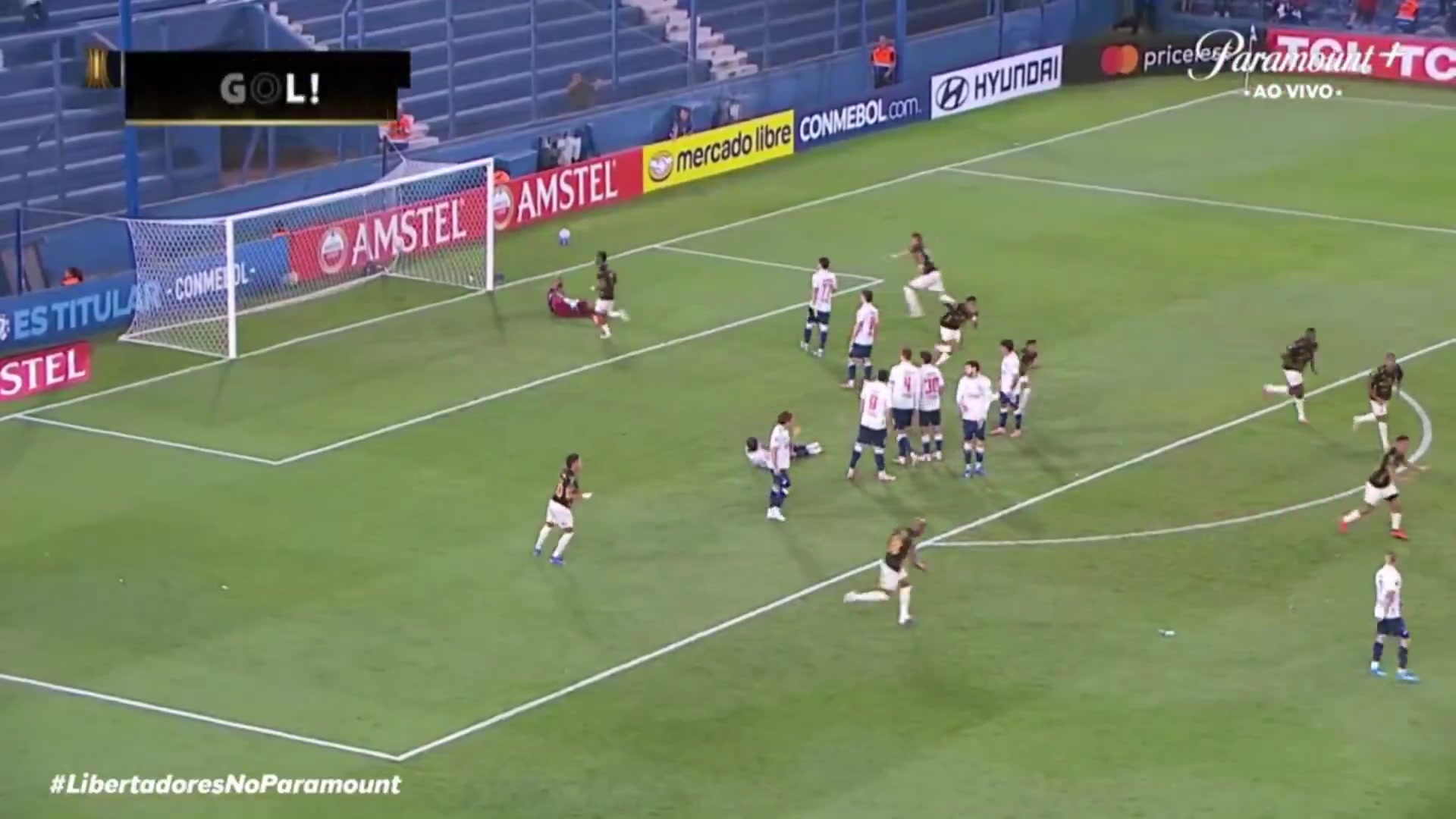  [你怎么看？]解放者杯惊现无解任意球直挂死角，这一脚射门简直