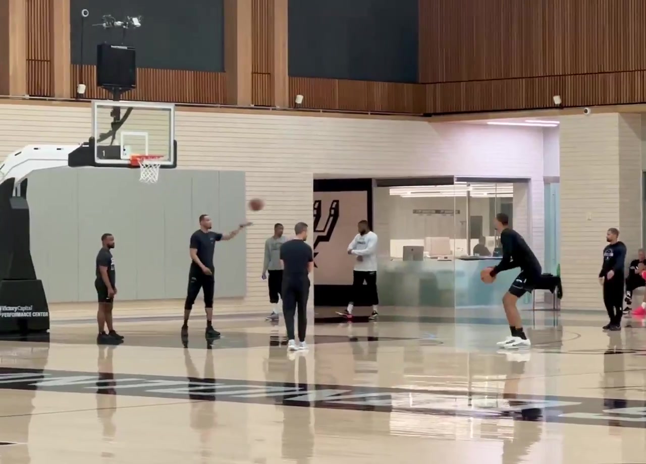 [高光时刻]文班的投篮出手感觉是慢了些，但是谁又能盖⚾的了呢