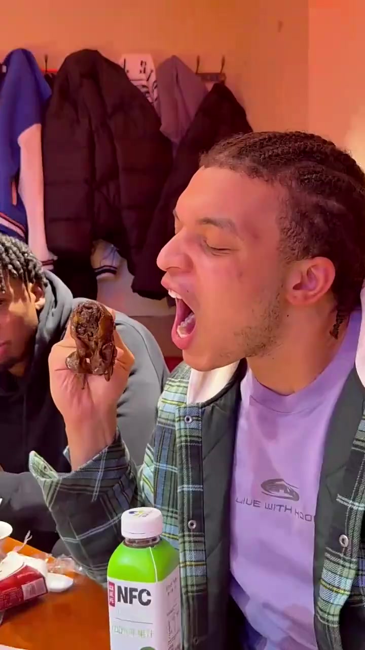 【体育优选视频】客场的最大动力？洛夫顿品尝中国各个地区的美食！