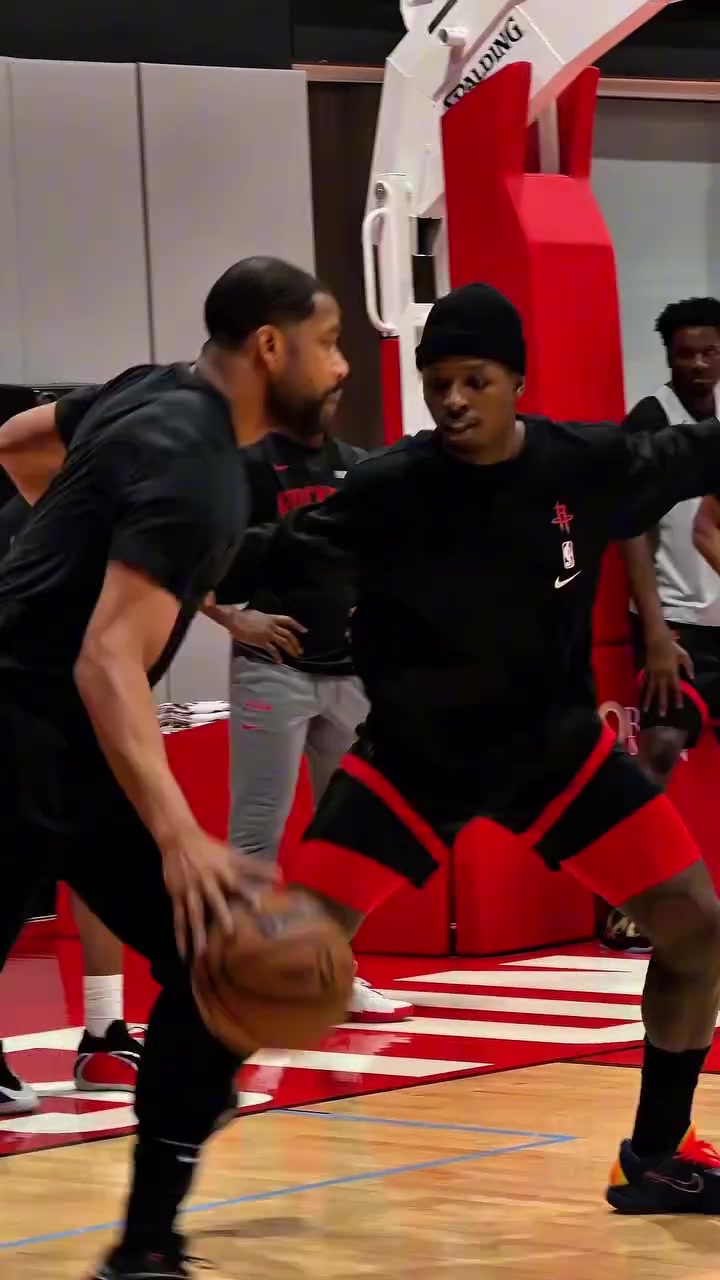 火箭全队训练备战湖人，范乔丹也现身指导队友！