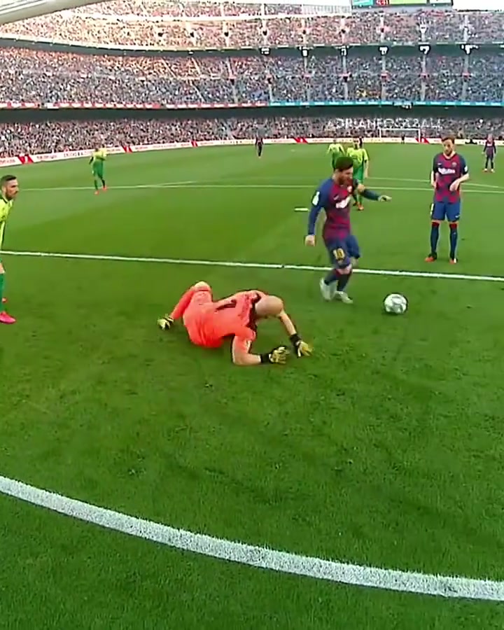 [集锦]完全拉高了球迷的观赛阈值！这只是梅西那些年的基本操作！