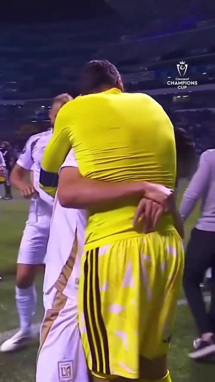 [视频]沧海桑田！孙兴慜与洛里赛后开心庆祝晋级冠军杯半决赛！