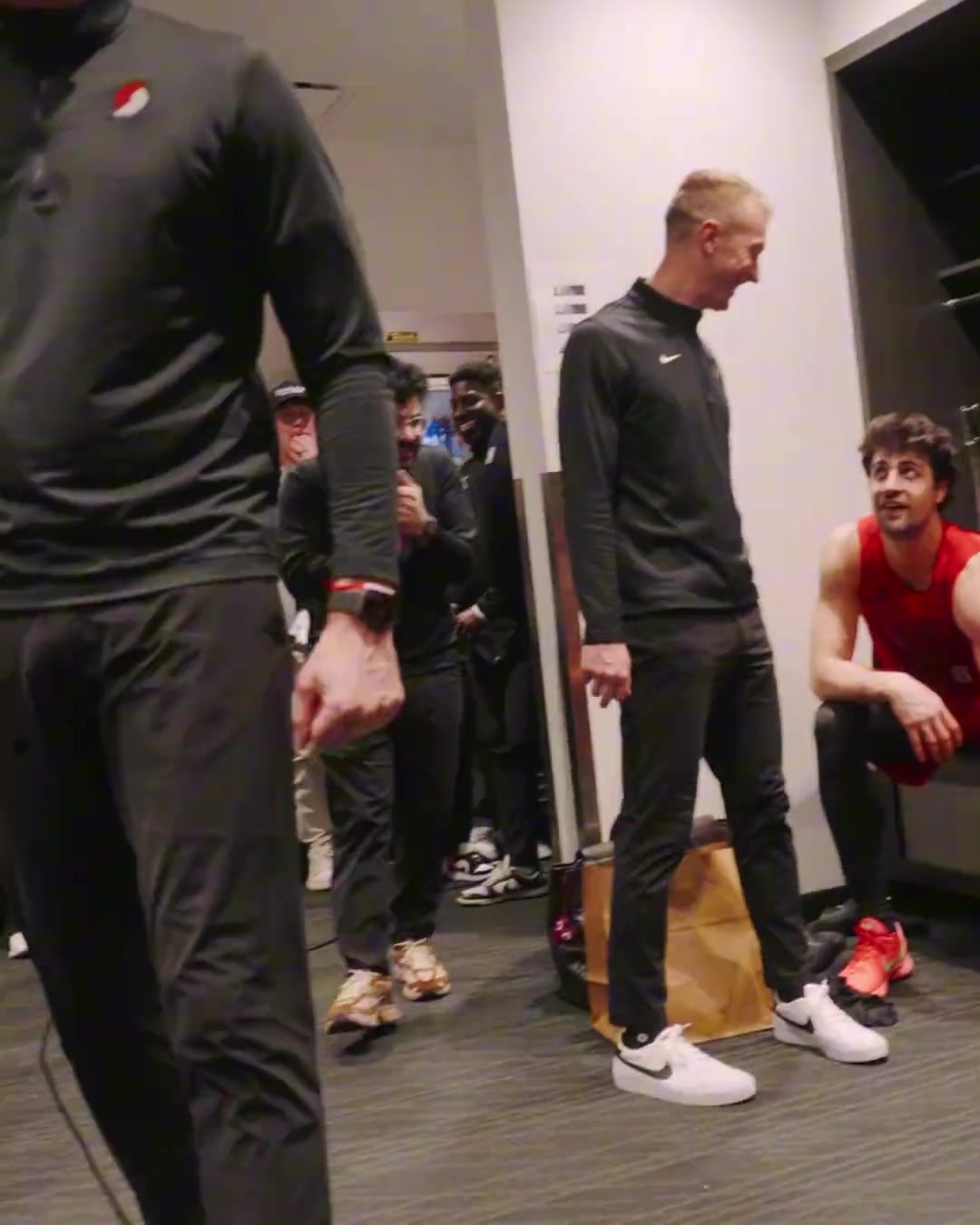 [体育精彩时刻]开拓者重返季后赛！主教练斯普利特赛后激情演讲点燃全场