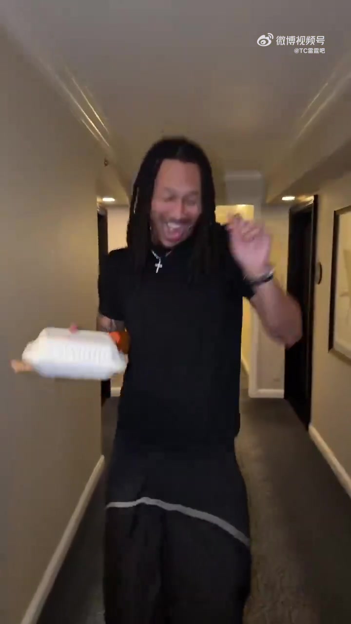 [值得一看]网红魔仙哥的入驻，和雷霆全队氛围简直是天作之合