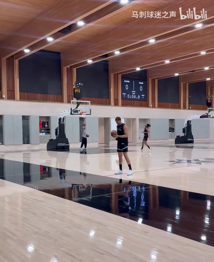 【篮球】季后赛能做出贡献吗？卡布在刘易斯的指导下单练罚球！