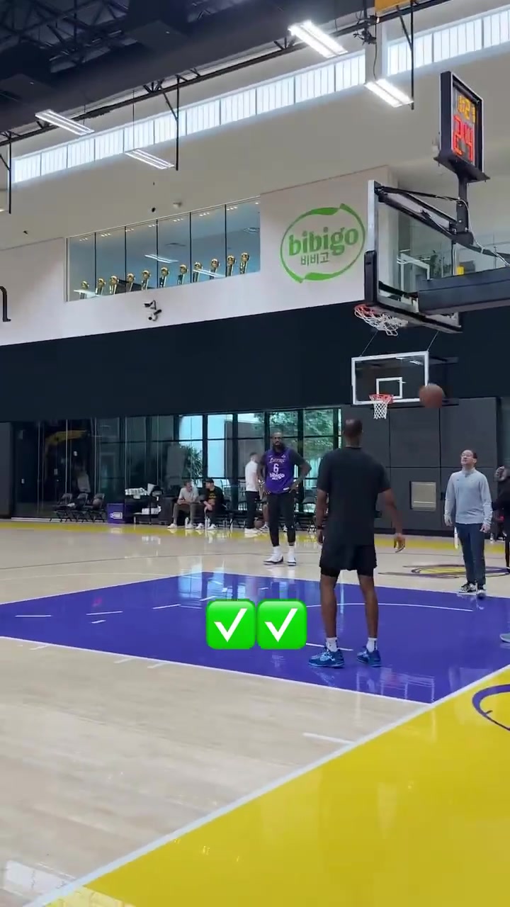 【视频/集锦】备战火箭！斯玛特训练中连进10记三分，把湖人队