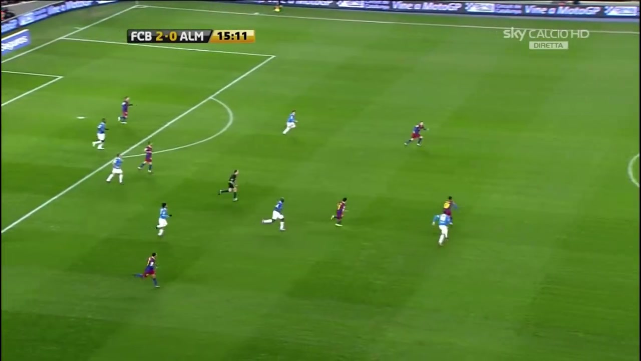 【体育头条】心照不宣！小白：这边空了？那我还是找梅西吧！