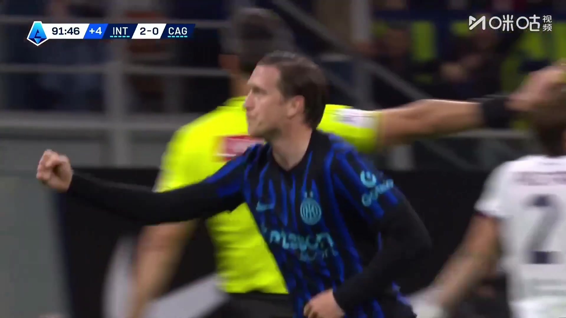 精彩的进球！泽林斯基禁区外抽射世界波破门！国米3-0卡利亚里！