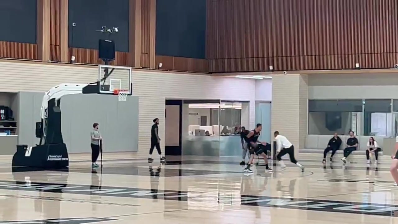 【文班亚马】防守无解，进攻很铁！文班训练关键时刻的防守+个人