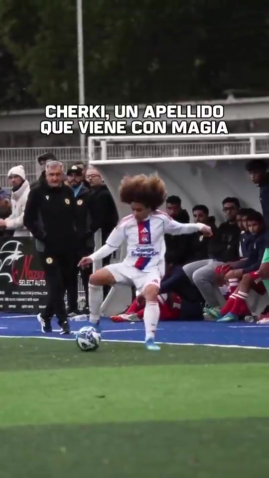 [精彩剪辑]天赋怪！谢尔基14岁弟弟上演马赛回旋+插花脚传球，太骚气啦~