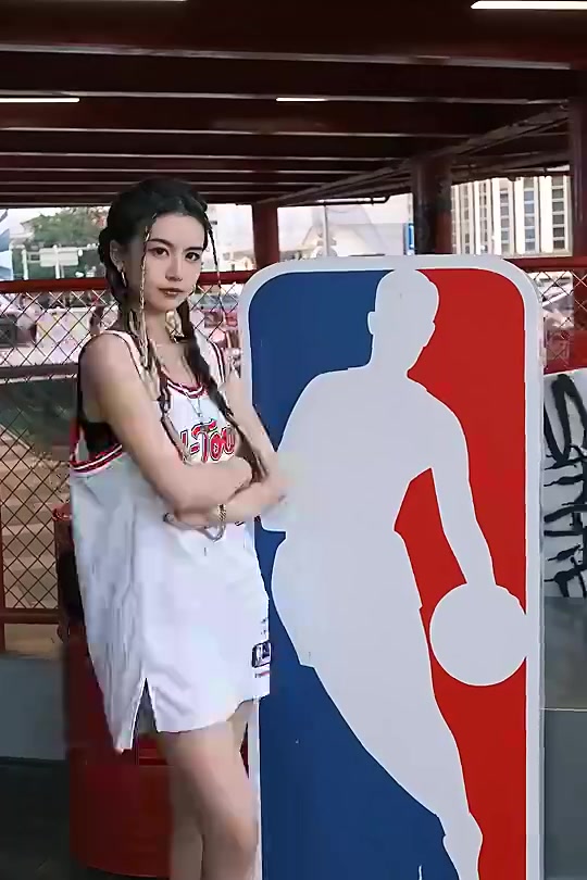 【太阳】杰伦·格林真爱粉女主播炼炼曾晒反差感穿搭~是真美啊~