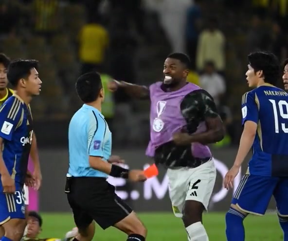 [你怎么看？]亚冠出局！吉达联合球迷用AI制作暴打马宁视频泄愤