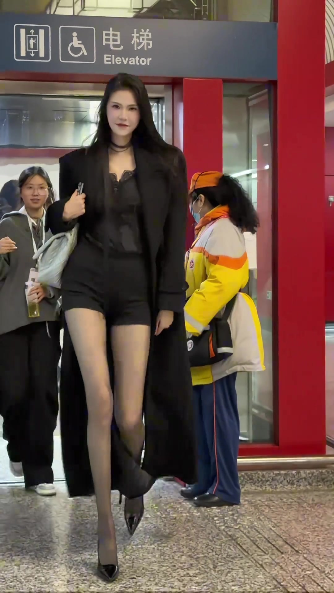 御姐风的许诺你顶得住嘛？两米姐姐三要素 长发 黑丝 西装 ...