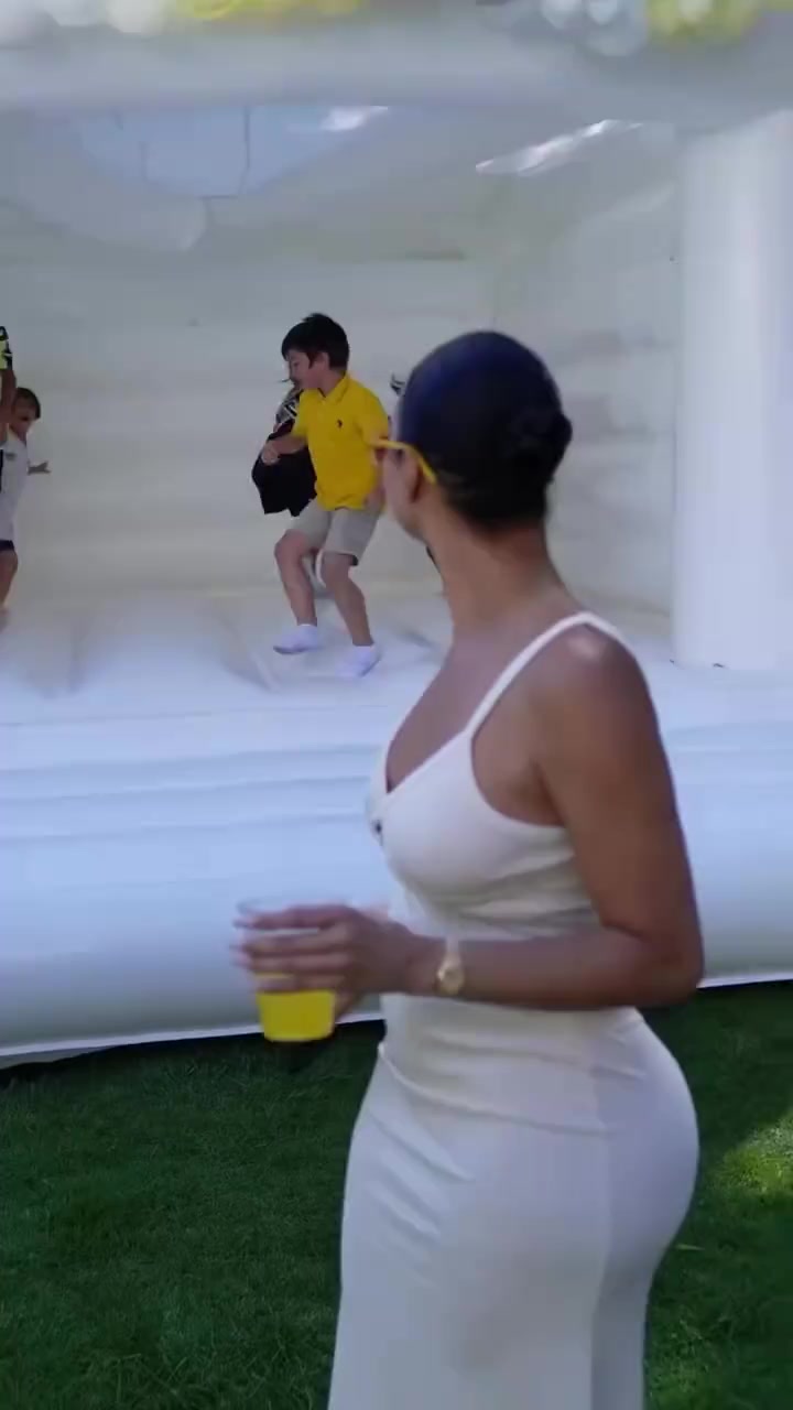 暖心大男孩！训练之余在家带娃的格林，奶爸上线