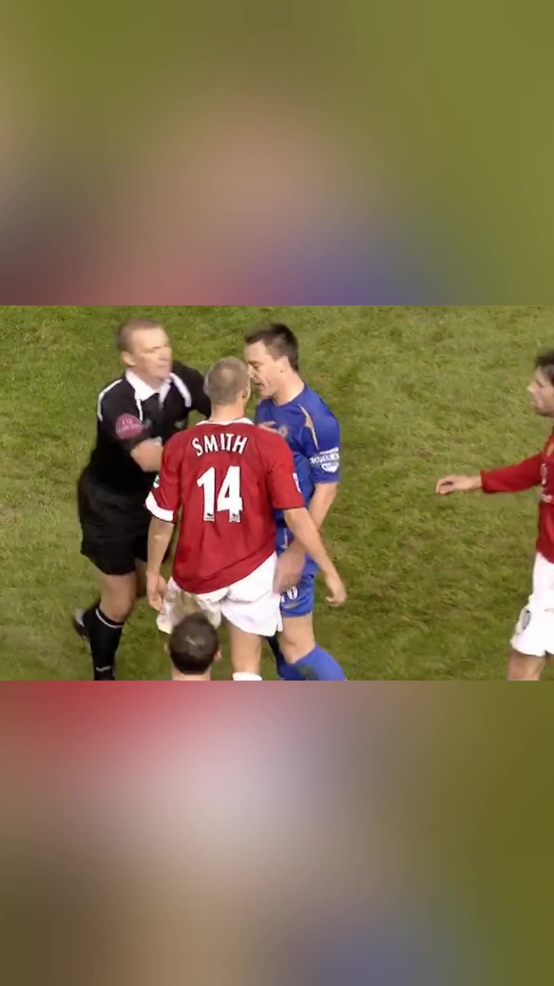 顶级控场！两大硬汉剑拔弩张，主裁一招直接摁住！