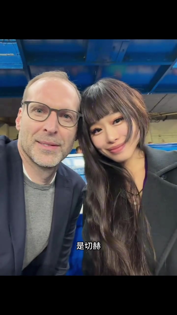 【曼联】大老师：切赫坐我旁边看了一整场的球，还让我让一下路