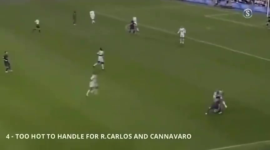 [西甲]谁来都一样！名场面：19岁的梅西戏耍卡洛斯+卡纳瓦罗！