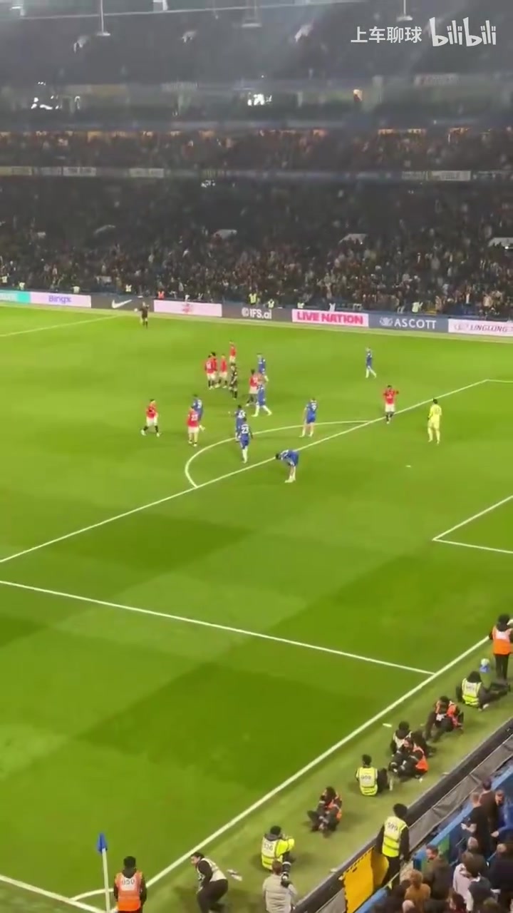 [视频]一片哗然！切尔西死忠看台赛后为罗塞尼尔送上嘘声！