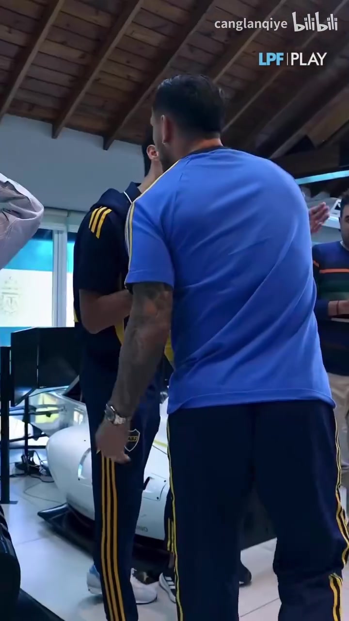 【今日冲击镜头】都是老朋友⬅️了！河床和博卡大战前，蒙特尔和