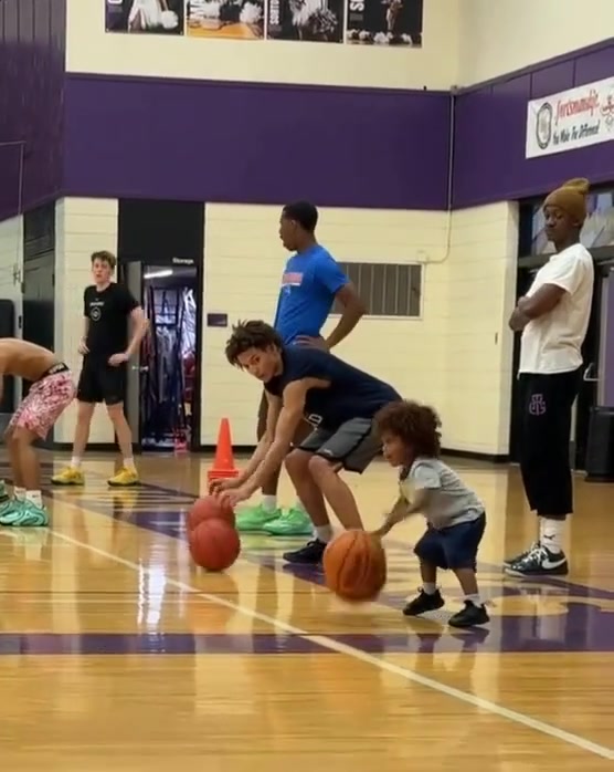 [精彩剪辑]自愧不如啊 两岁小朋友的基本功 ！