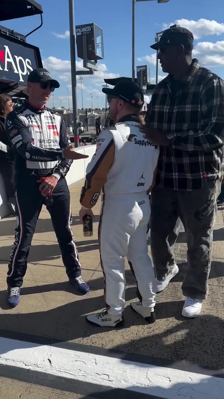 [有道理嘛?]迈克尔乔丹来到比赛现场观看赛车队比赛...