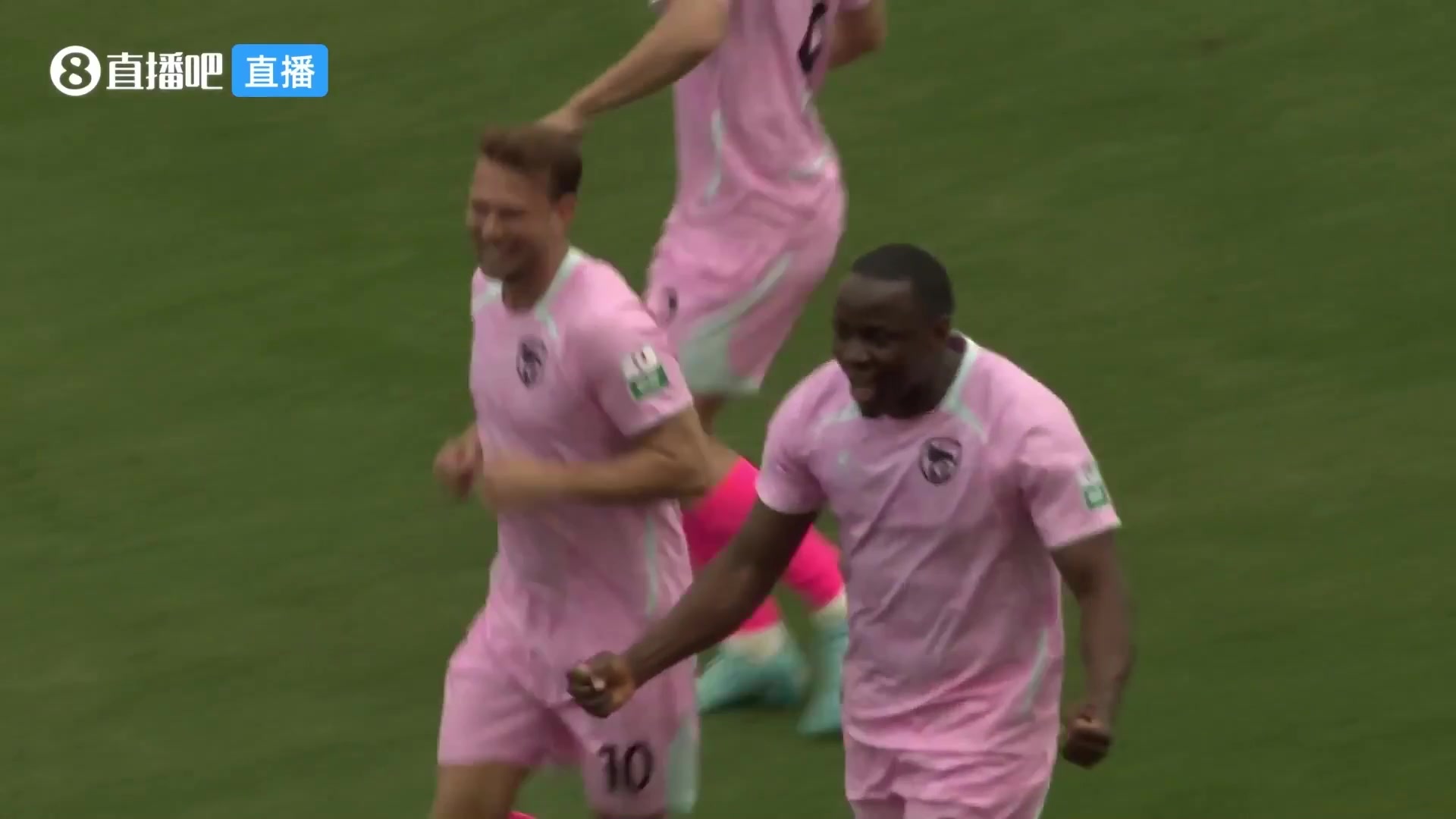 [今日视频]老当益壮啊中甲赛场，穆谢奎上演胸部停球后倒钩破门⚡