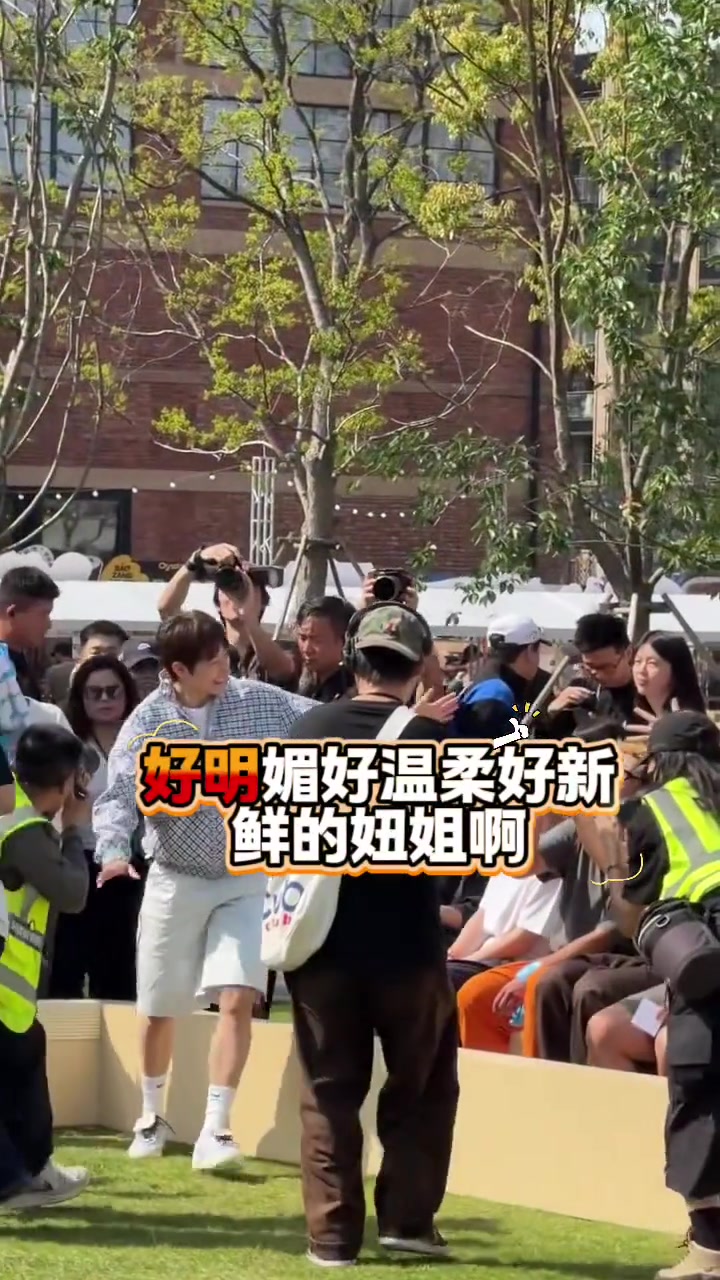 [有道理嘛?]杨力维好可爱啊，姐你在上海玩的开心！