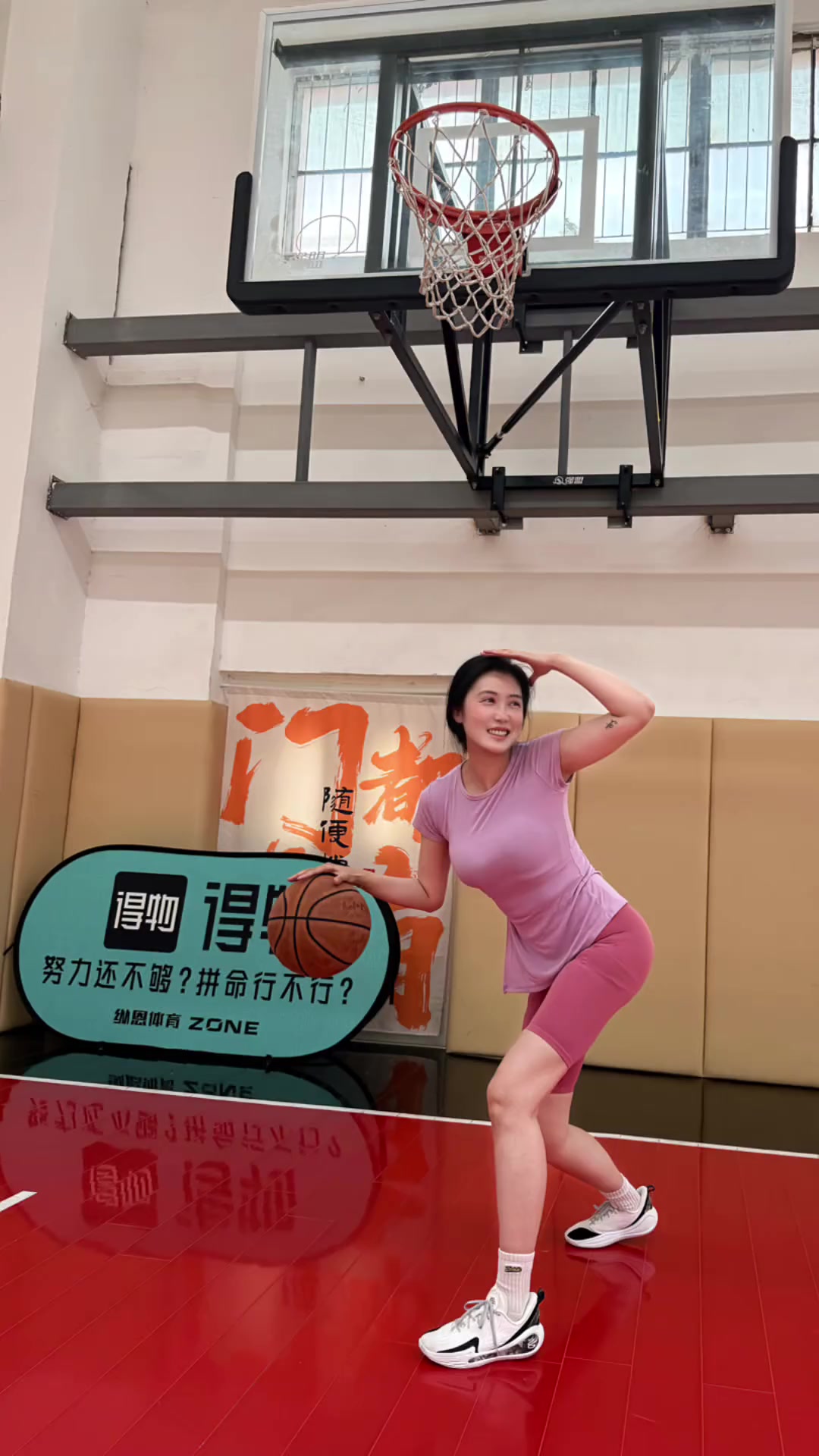 这身材真不错 学妹布朗尼真的是来打球的嘛？