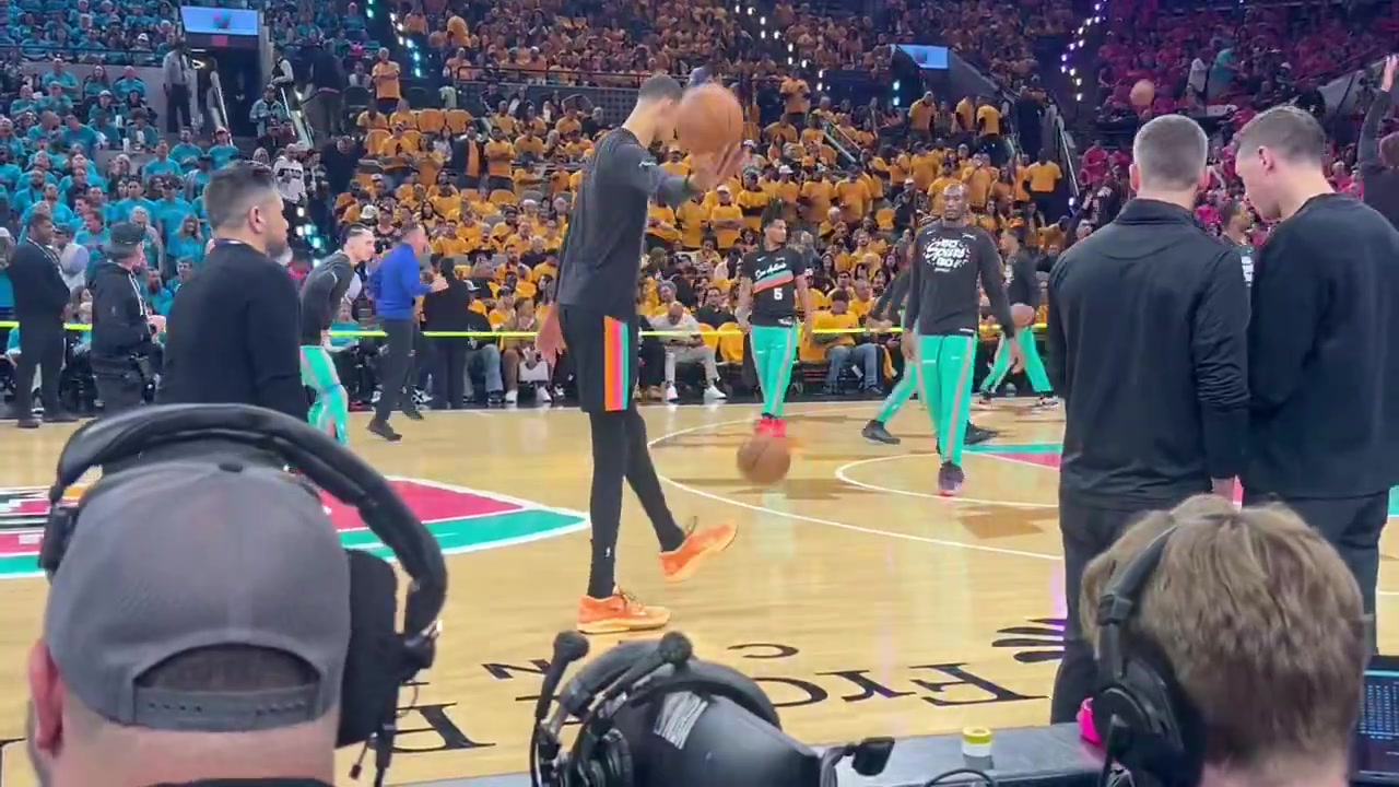 [有道理嘛?]文班赛前热身秀了一把颠球，这脚法有点东西啊！