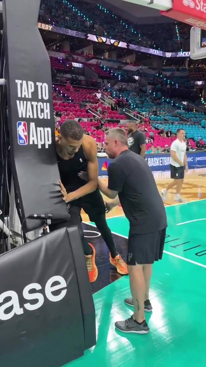 [推荐视频]练得很认真！文班赛前热身备战自己第一场季后赛