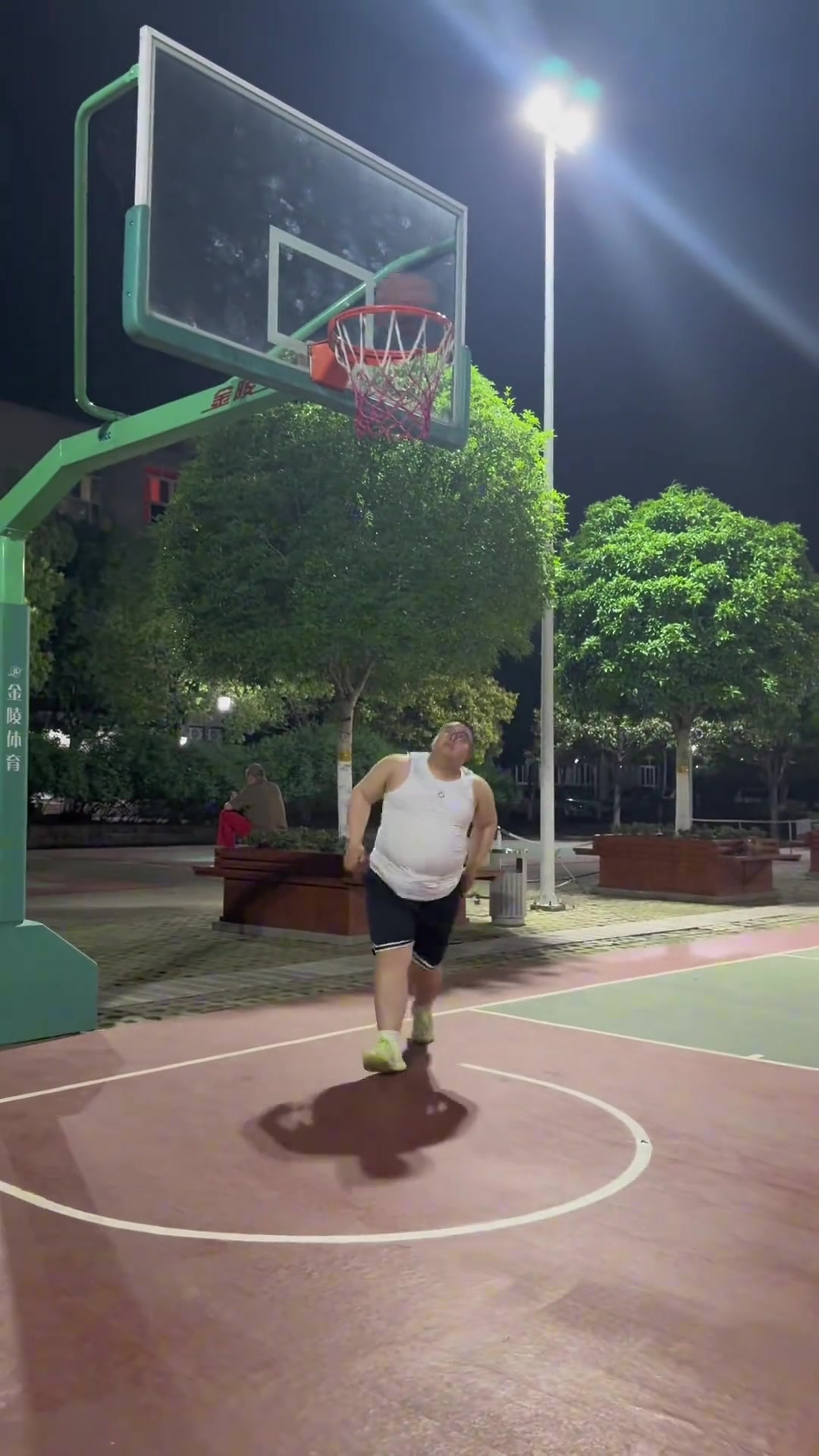 [体育精彩时刻]卧槽，这是“肚腩特”啊！这哥们的球技能秒杀多