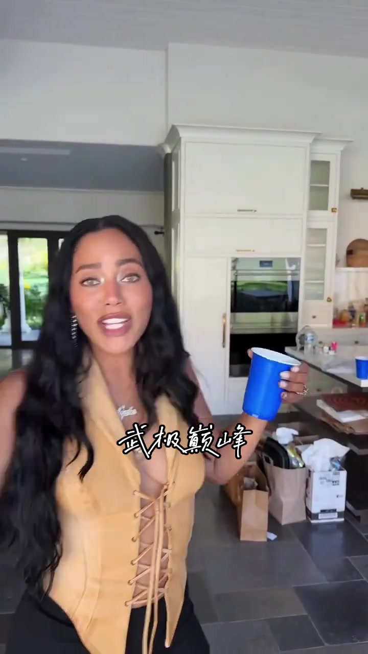 【体育头条】“开始享受假期～库里一家在科切拉音乐节～”