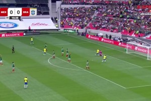 友谊赛-小罗助攻阿德&卡卡个人秀 巴西传奇队2-3墨西哥传奇队