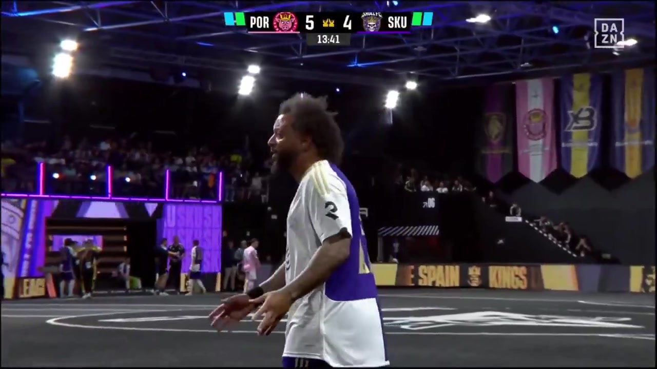 [球迷看点]国王联赛名场面：马塞洛场上拼命儿子场边指挥，表情