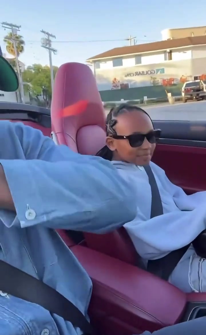 [视频]能有什么烦恼呢 勒布朗詹姆斯与女儿朱莉快乐出游！