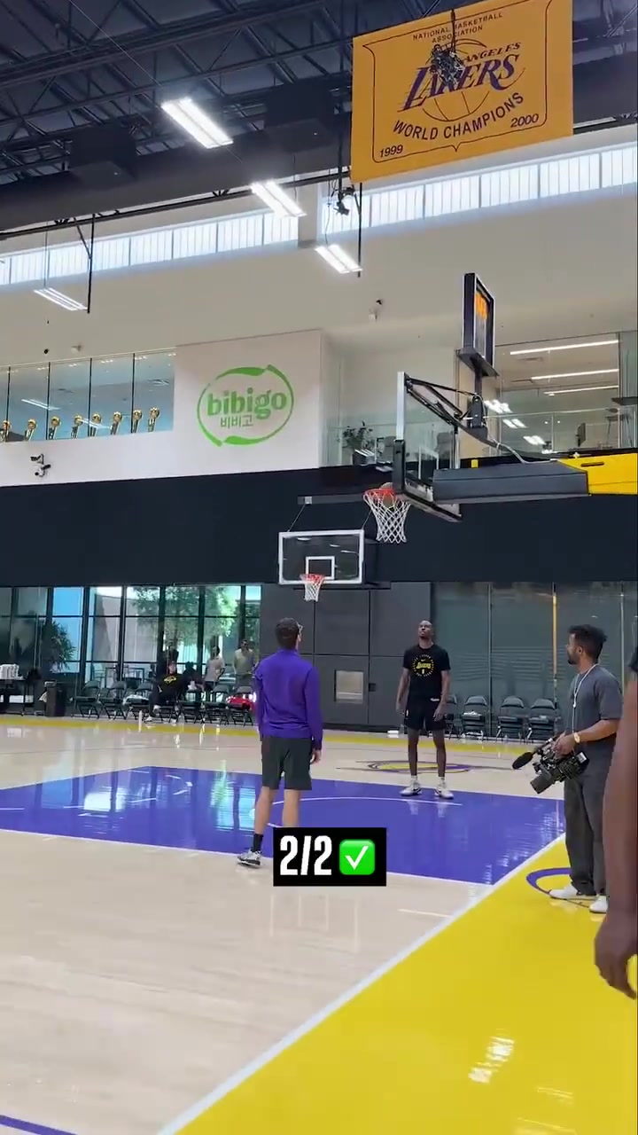 【赛场视频】完全打出自信！肯纳德训练中连续进，甚至还有Log