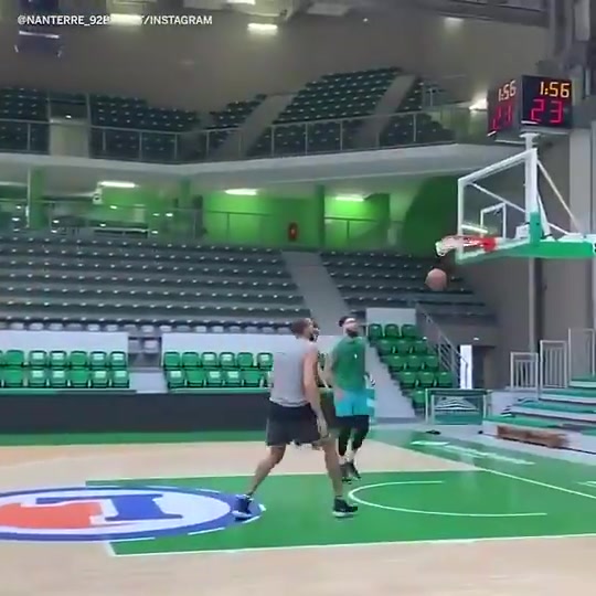 【关键对位视频】法❗国D⚽POY的传承！16岁⚾的文班训练中