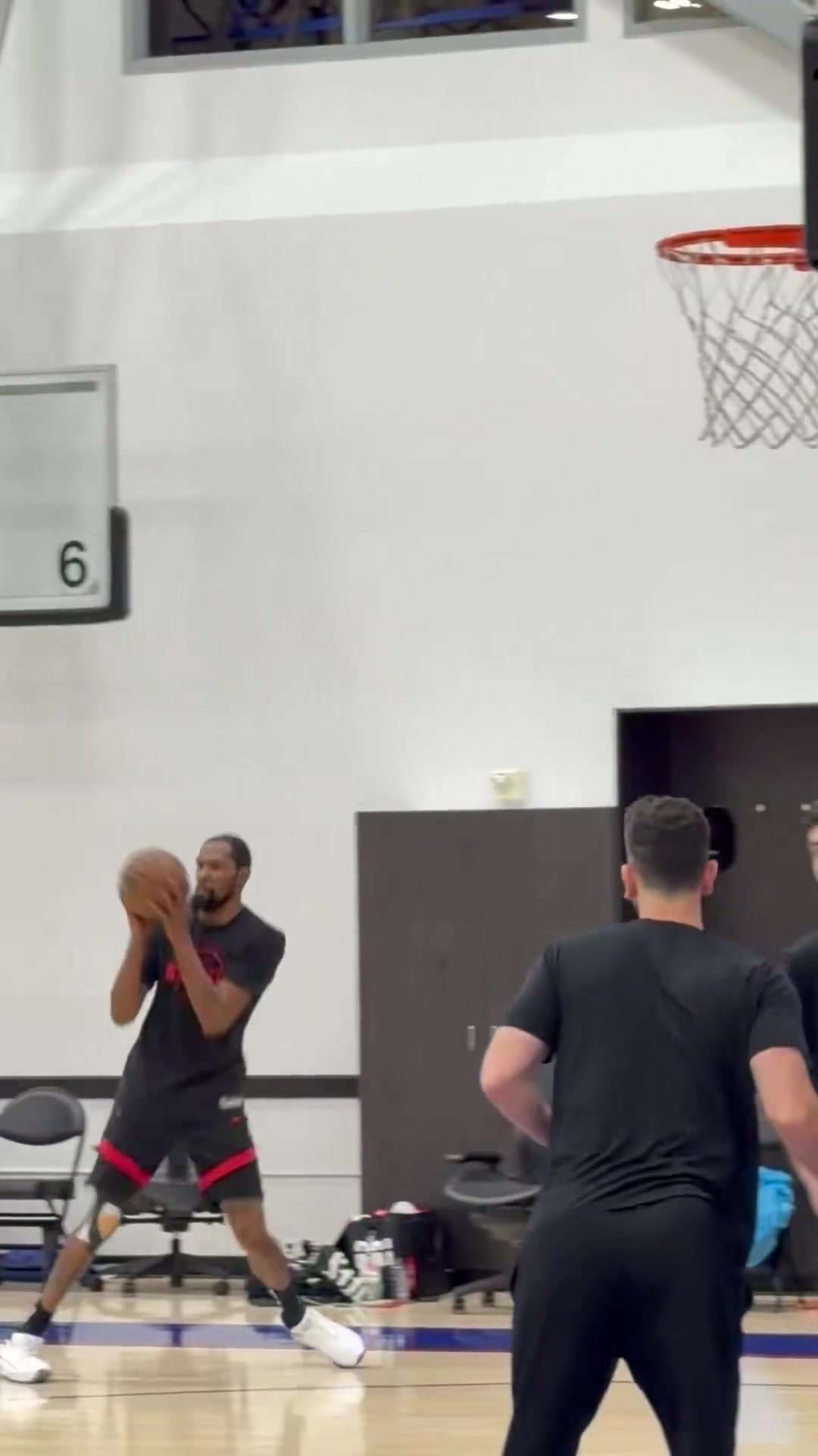 [热点回放]第二场会复❕出吗？杜兰特训练中这手感似乎还不错~