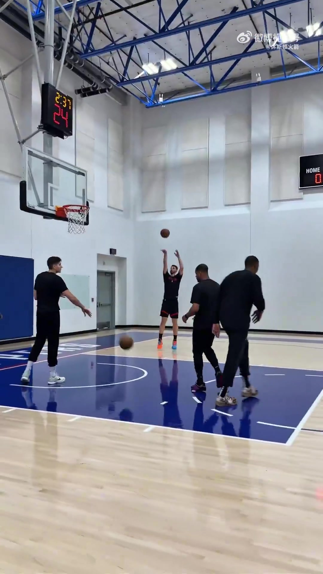 [今日视频]放平心态？火箭全队积极训练备战G2