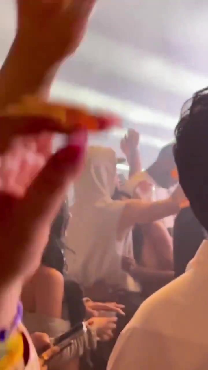 【体育视频】提前放假！库里和阿耶莎参加科切拉音乐节