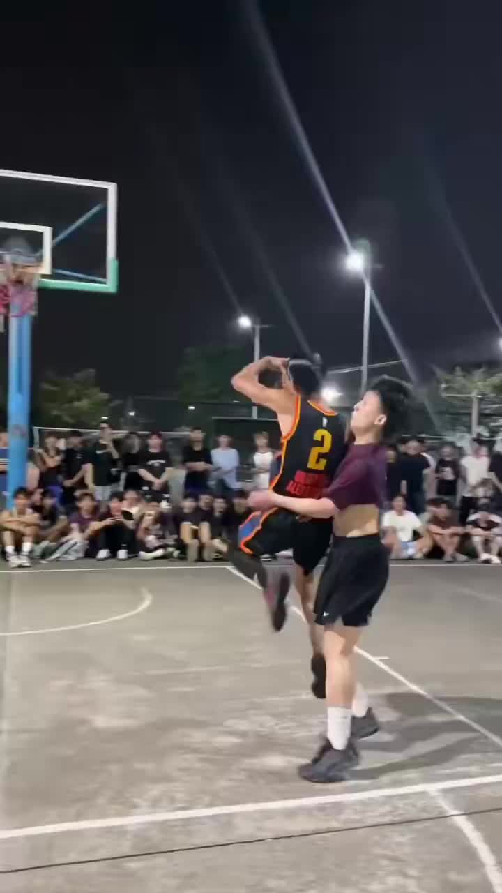 太搞了一哥们搞笑模仿SGA造犯规！火到外网都在转发