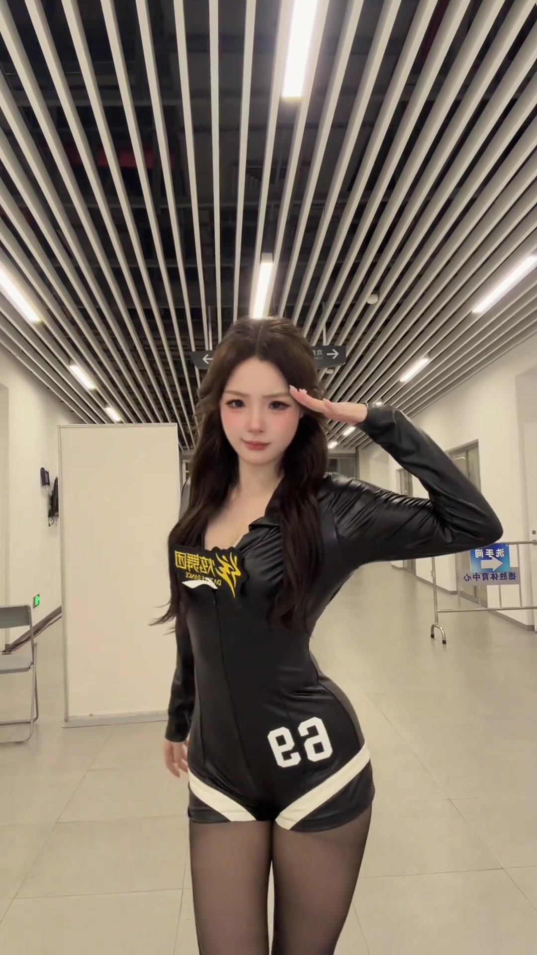 谁能不爱嗨丝广州龙狮啦啦队热舞，这颜值身材太顶~