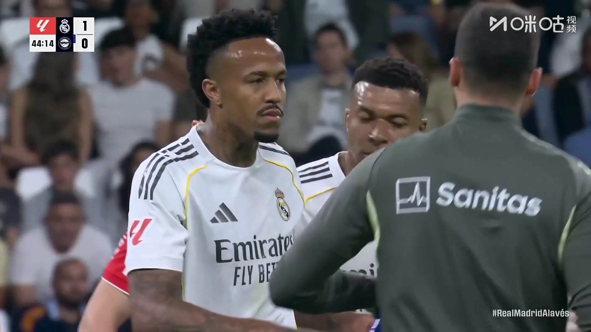  得不偿失！米利唐勉强垫射中框，随后受伤示意换人