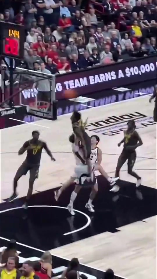 [球场热评视频]20岁这么凶猛！埃奇库姆曾在大学上演❕超炸裂